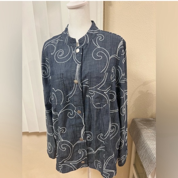 CHICOS LONG SLEEVE BOTTOM SHIRT OR JACKET SIZE 2. - Picture 1 of 16